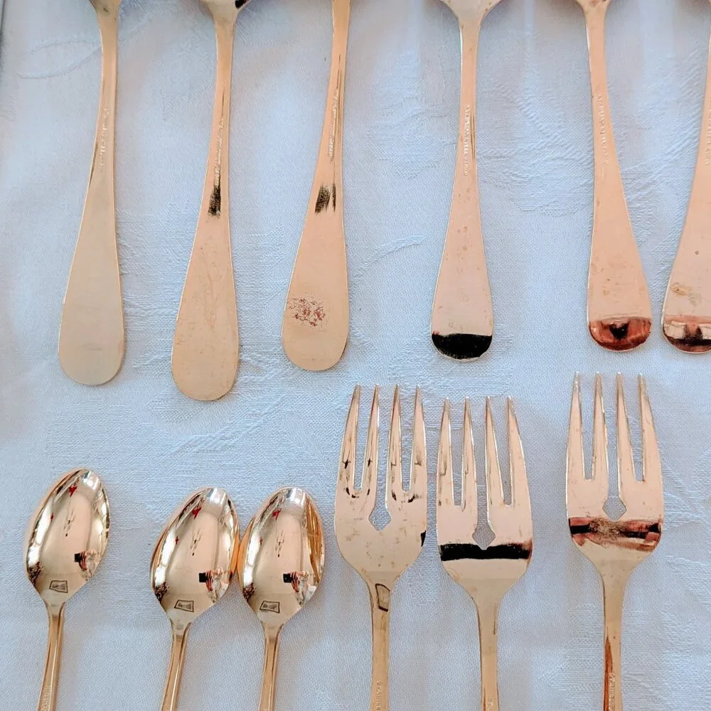 Set of 15 Holly Berry Gold-Tone Flatware Stainless Steel Japan Knife Fork Spoon